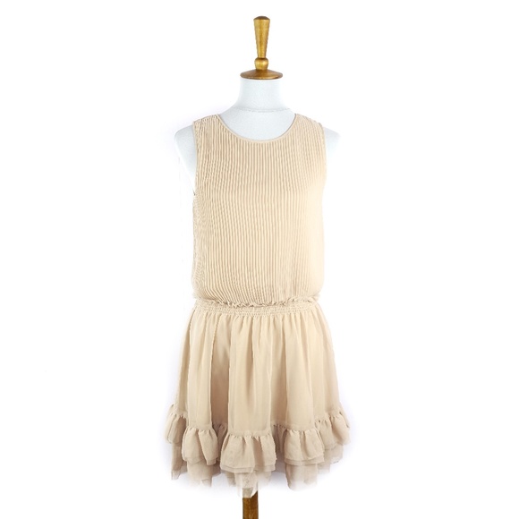 Romeo & Juliet Couture Dresses & Skirts - Romeo & Juliet Couture tan pleated ruffle dress, M